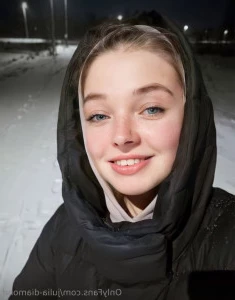 Julia-diamond - Oh I m afraid the neighbors will come complaining