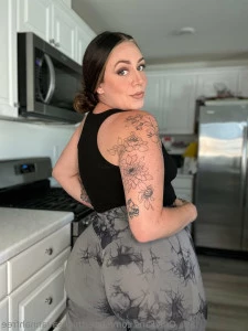 Superthicksavannah2 - Mommy had to sneak away to play with her wet