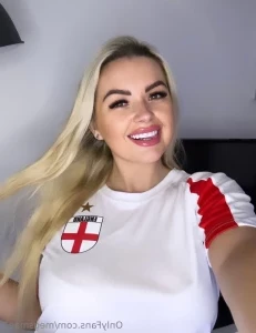 Megsmaeuk69 - Bit of a handful