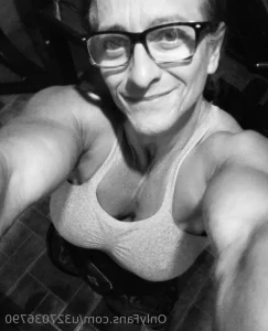 U327036790 - Solo un par de piernas