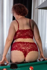 Lizzhardy - Ganz schön warm heute weg mit den Klamotten