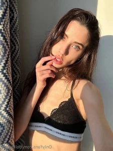 Dolldelara - caress my feet