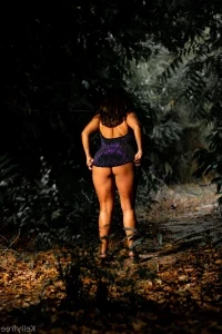 Kellyfree - It is dark outside