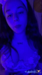 Foxyuzumaki - STOP SCROLLING mia_di This cute hottie girl mia_di wants