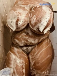 Misshoneymia - SEXIEST SHOWER VIDEO EVER WITH LOW-HANGING WET HEAVY