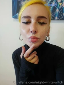 Night-white-witch - Do you like my feets