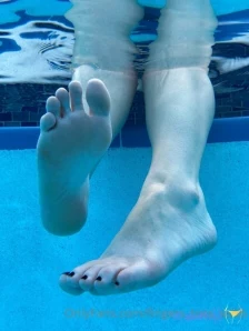 Fingers_toes_soles - Got frisky in a bubble bath last night part 4