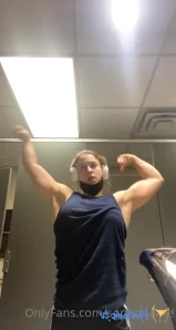 Sophmuscle - had fun flexing this day