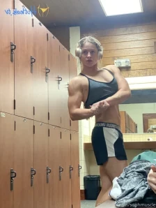 Sophmuscle - had fun flexing this day part 2