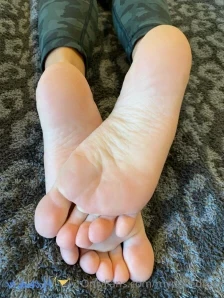 Myposedtoes - Would you cum on my white toes and arches just like this part 2