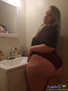 Gwenpie - Hey all I m opening my customs I will be taking 2-3 customs part 3