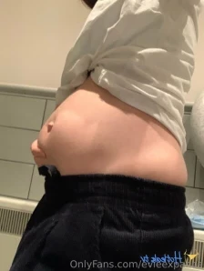 Evieexpands - PART 2 of getting fat in my car part 2