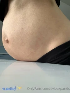 Evieexpands - A kind feeder bought me lunch You can feed me too just part 2