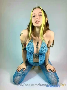 Funnybunnykiss - Busty cutie carolinefitgirl has the hottest content part 2