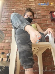 Trins_feetfree - This photo deserves space in your head