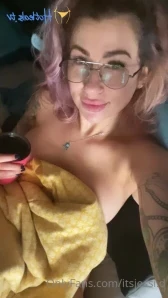 Itsjessi.d - Hey there honey How s your day Let me make it better