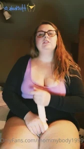 Mommybody1999vip - Playing with my pregnant pussy and waiting for my part 2