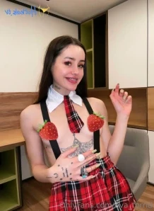 Eva_torrid - my tongue wants to touch your