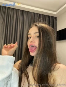 Eva_torrid - my tongue wants to touch your