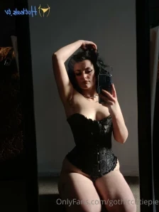 Gothiccutiepie - For my armpit lovers part 2