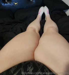 Calieyesnthiccthighs - each pair has been worn 8 days and ready to be