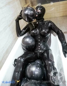 Rubberfreak - I spent a wonderful weekend in a European dungeon