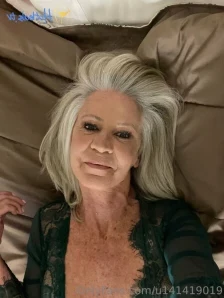 U141419019 - Happy Tuesday