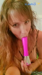 Daphnelaat - Love to play under a nice hot shower X