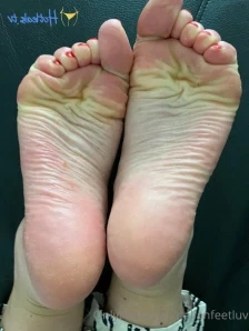 Italianfeetluv - I wanna crush you
