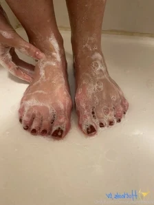 Italianfeetluv - I wanna crush you