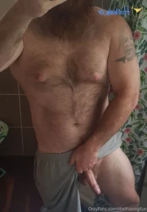 Dadhavingfun - REPOST 8 minutes of Daddy taking this big 9 cock in my