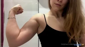 Beth-flex - CLICK ON if you like MUSCLES part 2