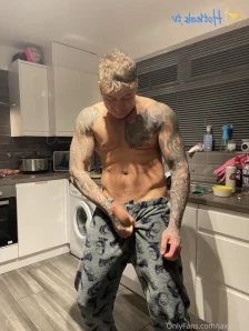 Geordiejaxxxon - happy hump day everyone who wants to eat this hump xx