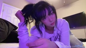 Freemi - She s looking at me isn t she