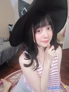 Aminyanyan - Jet setting off on vacay for two weeks I ll be posting