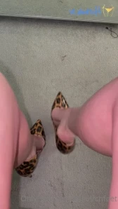 Solearchfeet - 5 minutes of me teasing you in my sexy mules and nylon part 2