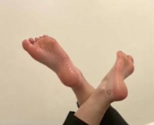 Solearchfeet - 5 minutes of me teasing you in my sexy mules and nylon part 7