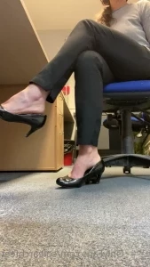 Solearchfeet - 5 minutes of me teasing you in my sexy mules and nylon part 7