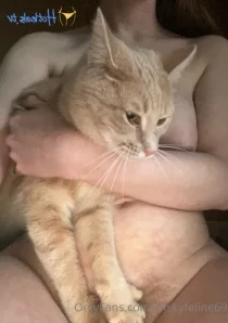 Friskyfeline69 - gf caught me bending over n snapped some pics part 7