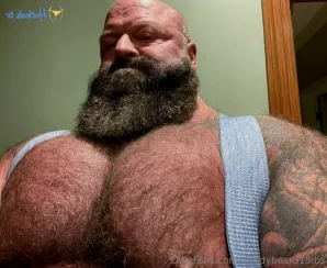 Daddybear315lbs - Belly rubs