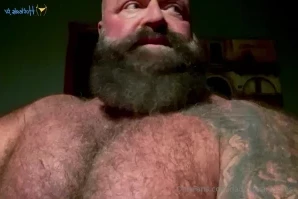 Daddybear315lbs - Belly rubs