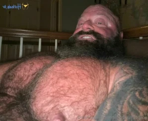 Daddybear315lbs - Belly rubs