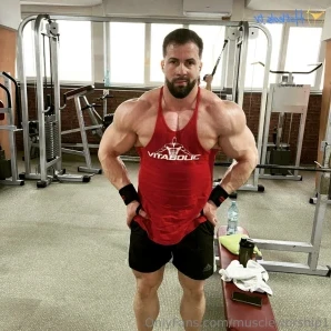 Muscleworship1 - Gym time