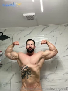 Muscleworship1 - It s not the best light but I m still big