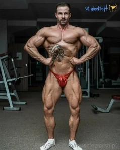 Muscleworship1 - It s not the best light but I m still big