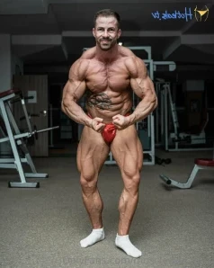 Muscleworship1 - Gym time