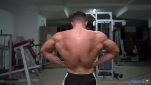 Muscleworship1 - It s not the best light but I m still big