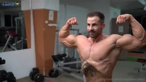 Muscleworship1 - Tanning part 2