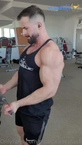 Muscleworship1 - It s not the best light but I m still big part 2