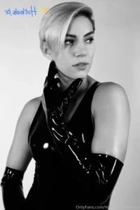 Matrix.dominatrix - It s a gorgeous day today one more day till the